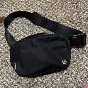 Lululemon everywhere belt bag 1L